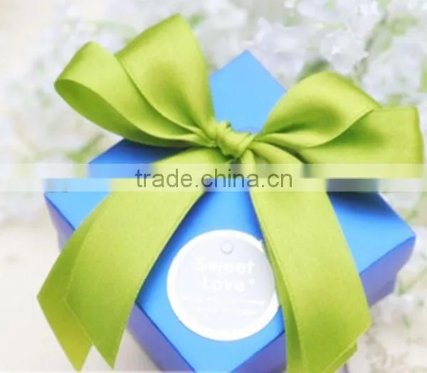 satin pre-tie bow with gold twist, present decorate with 3.25 inches with wire tied bow