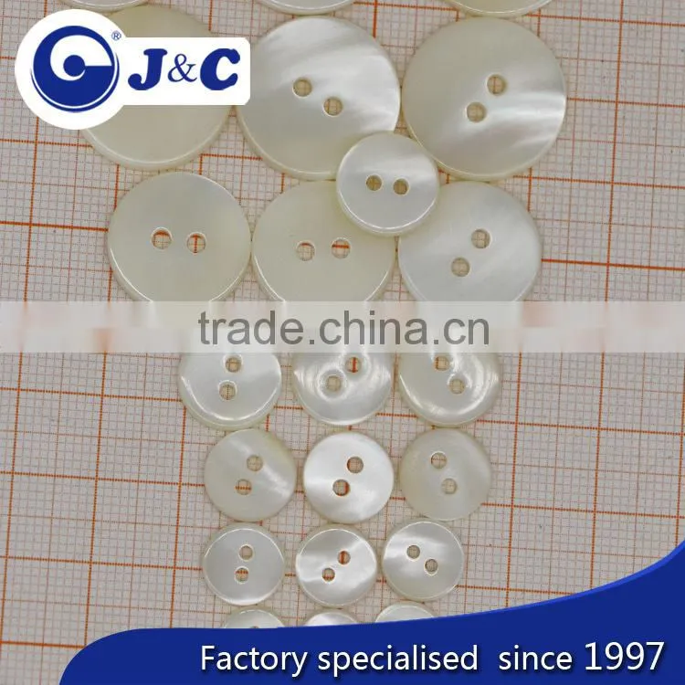 flat 2 holes white color trocas shell button