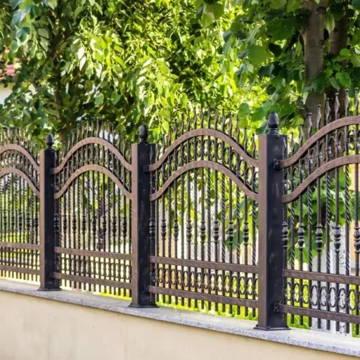 What is the strongest type of garden fence (1)