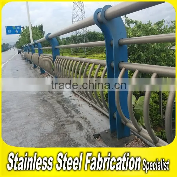 Outdoor Floor Mounting Stainless Steel Highway Aluminum Guardrail