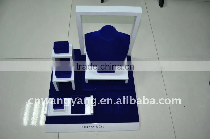 set of jewelry holder