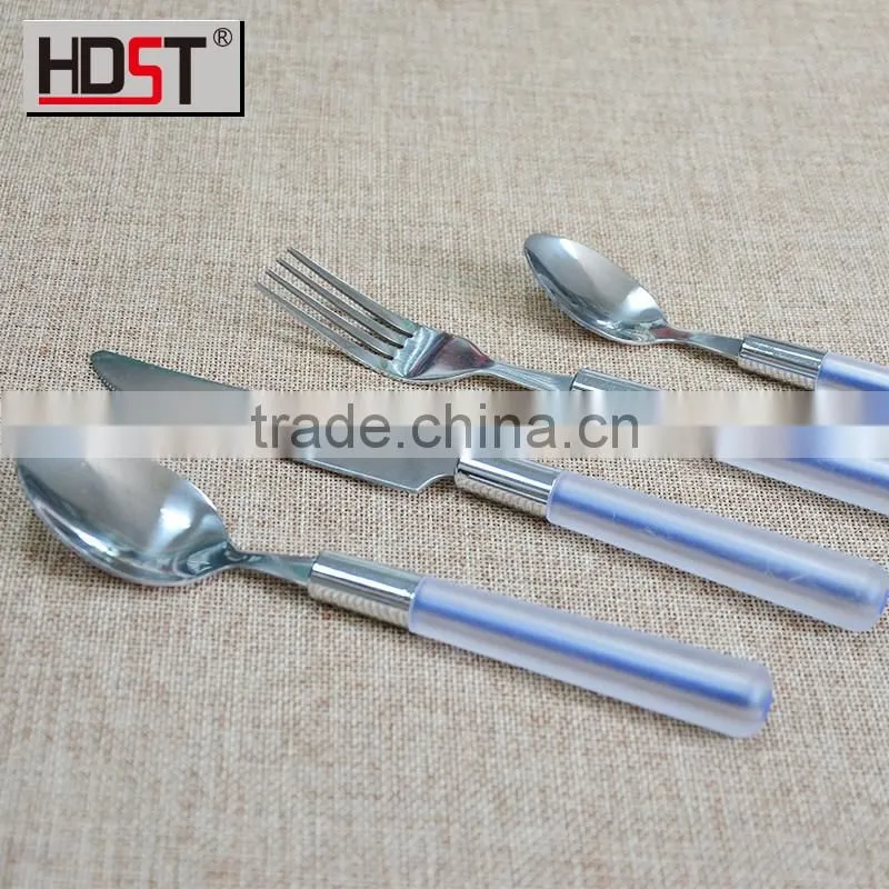 promotional hot selling Vibrant color plastic handle low price flatware for dinner
