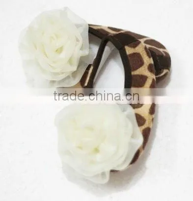Baby Giraffe Crib Shoes with Cream White Rosettes