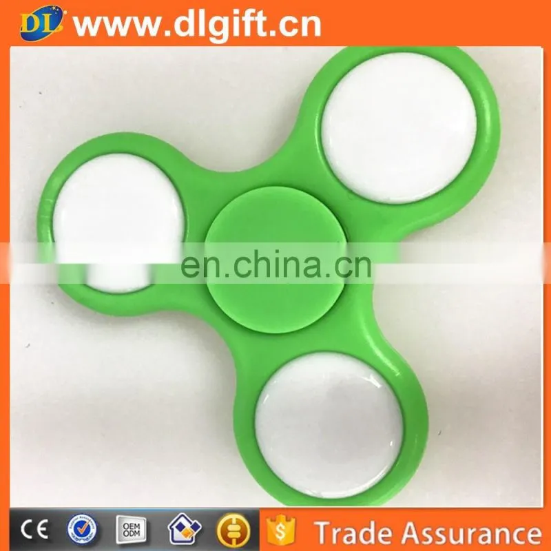 European Best selling adult toy plastic funny led hand solar light spinner