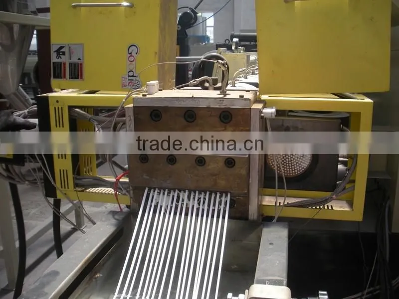 Plastic pellet extrusion machine
