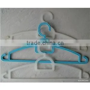Plastic clothes rack/hanger