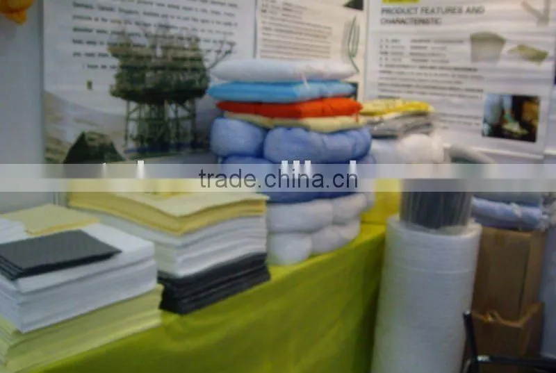 Universal absorbent pad made of nonwoven fabric