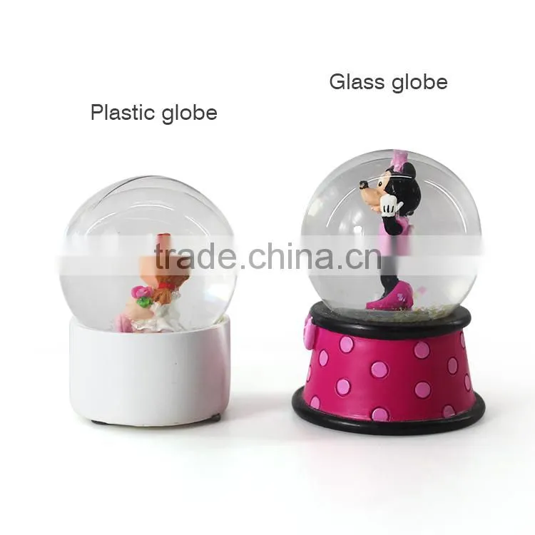 2015 customized cheap plastic snow globe