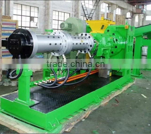 Hot feeding rubber extruder for tire tread , seals and tubes production