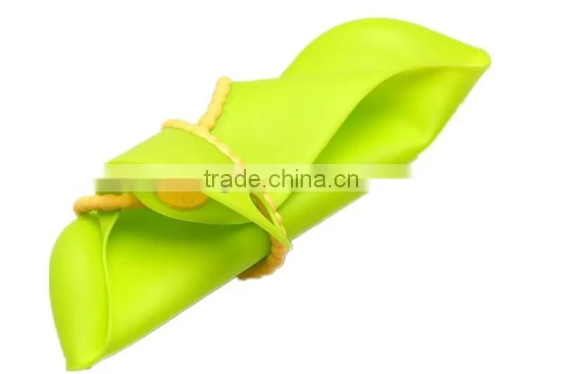 2016 Hot selling colorful baby bibs/silicone bib for baby