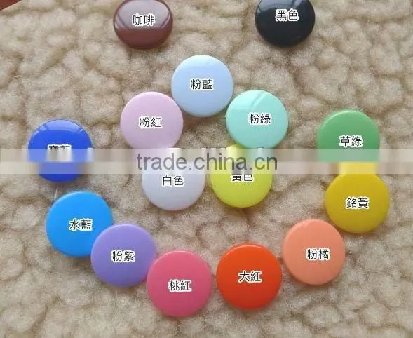 Raincoat plastic button
