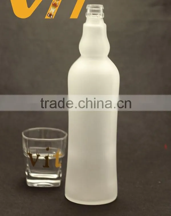Have maket advantage hot sale liquor bottle crok frosted alcohol bottle 700ml fresh fruit juice bottles