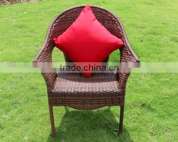 Hot Selling New Style Cheap Old Europe Style PE Rattan Garden Furniture Table Set