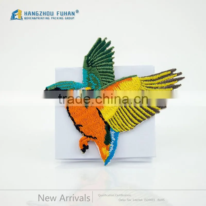Fashional Logo in Garment Backside Bird Embroidery Label