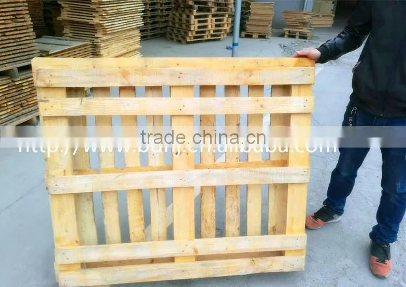 Various types of second-hand wooden pallets