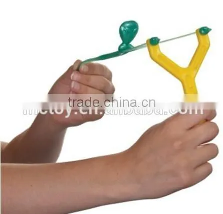 Slingshot Flying Toys plastic alien Slingshot juguete pegajoso