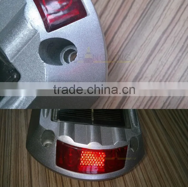 RS21 Solar powered led light and cat eyes in road