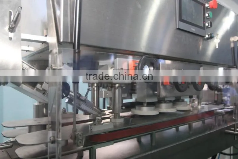 Automatic bottle capping machine