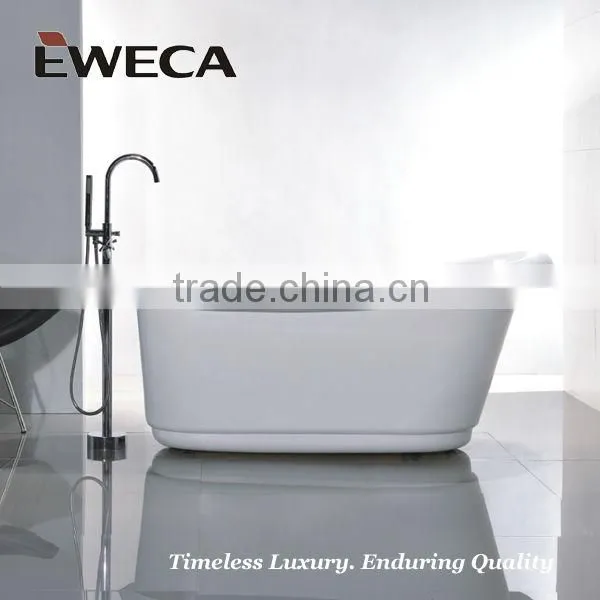 Deep Soaking Bathtub