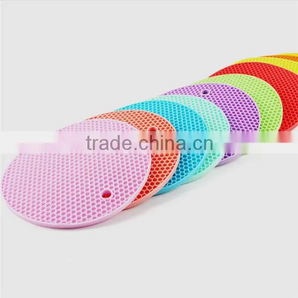 Heat resistant dishwasher safe silicone table mat