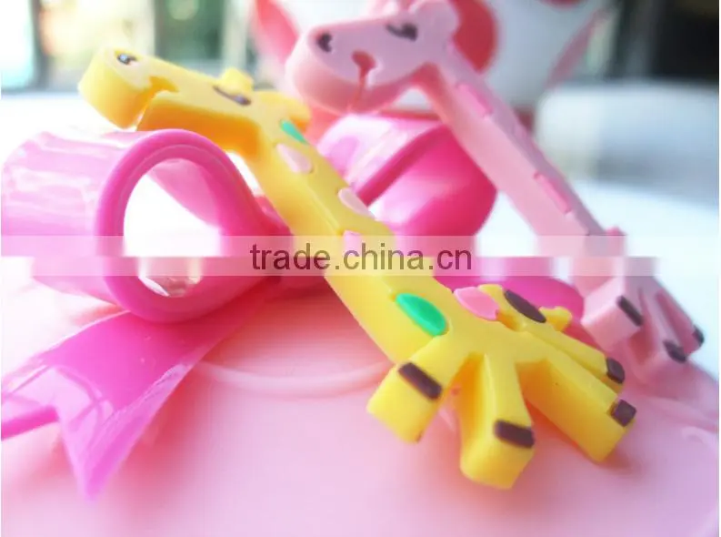 2016 Hot Selling Mini Giraffe Shape Silicone Rubber Headphone Cable Tidy Winder