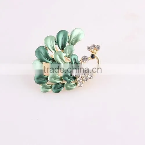 Wholesale clothing products Diamond Grade noble Peacock brooch