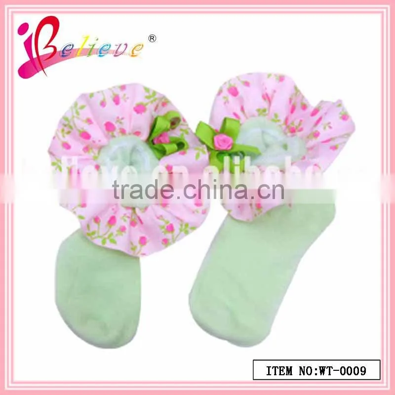 Hot sale baby products made in China ribbon decoration nice soft baby christmas socks (WT-0006)