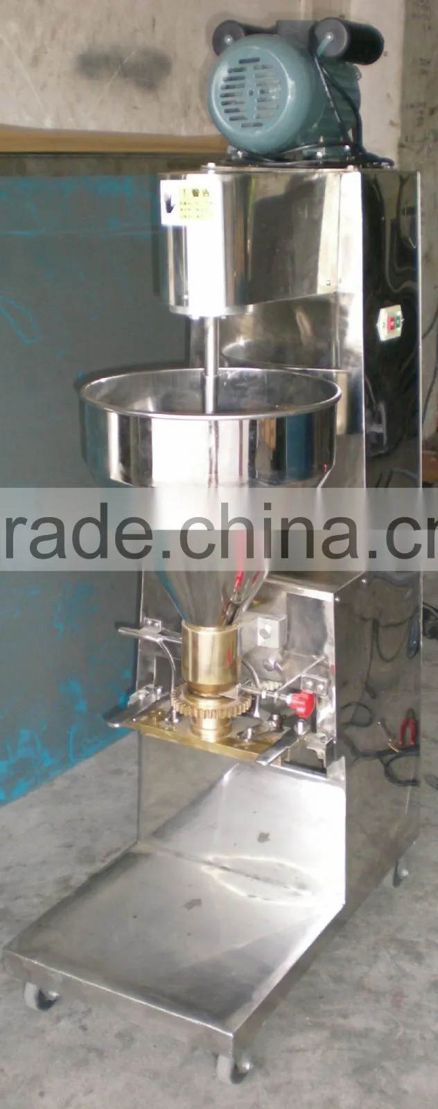 Domestic meat balls making machine