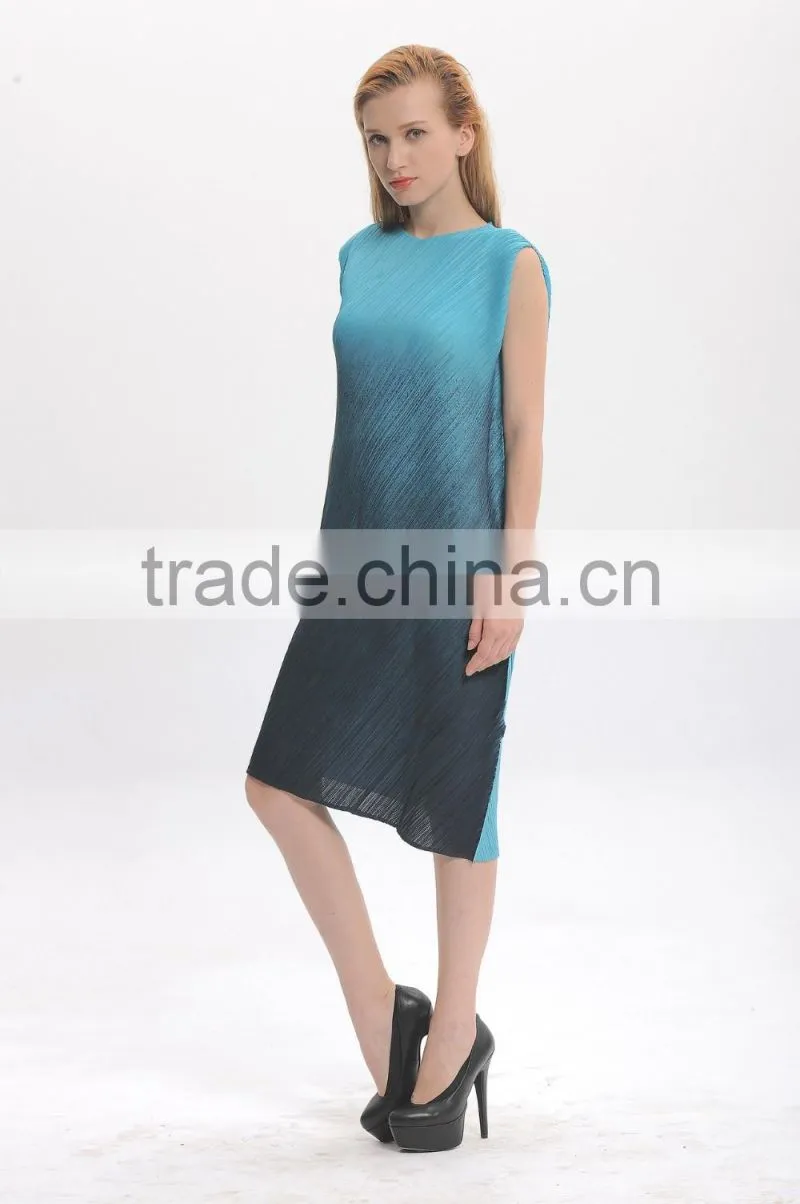Women wrinkle graduated color irregular hem fashionable dress