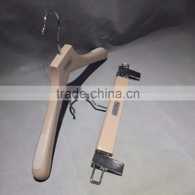 2016New china products wooden hangers for trousers with clips