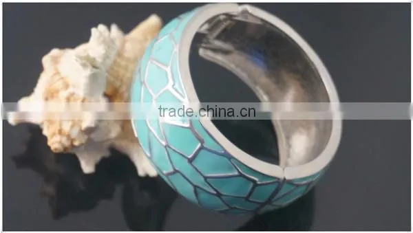 Trendy strong quality green leaf texture ceramics feel zinc alloy bangles
