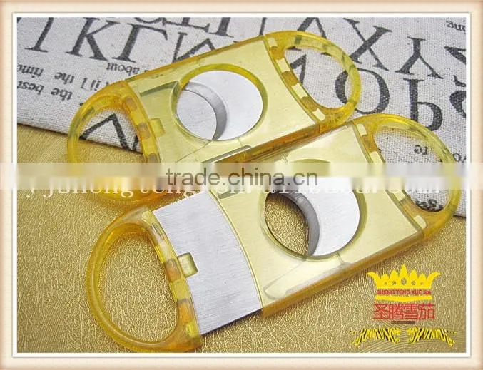 Plastic double blade cigar cutter with a 54 ring gauge