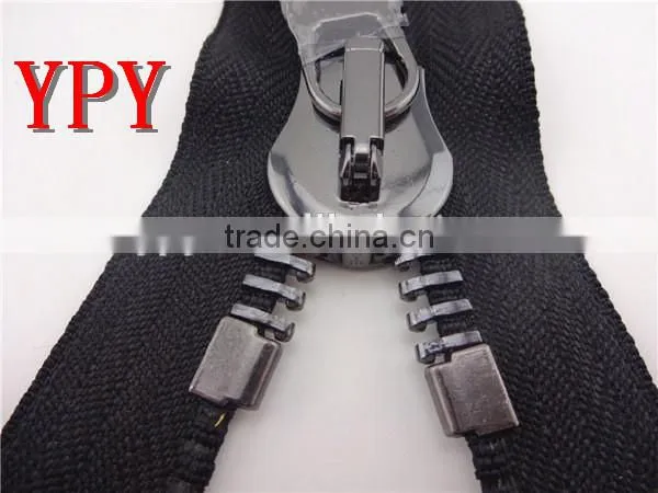 Metal zipper manufacturer