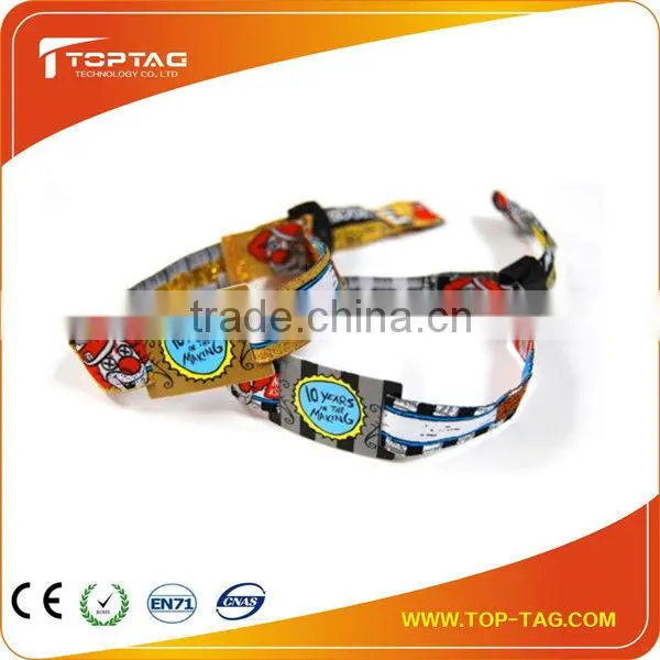 China Manufacturer 2014 convenient Fabric RFID Wristband
