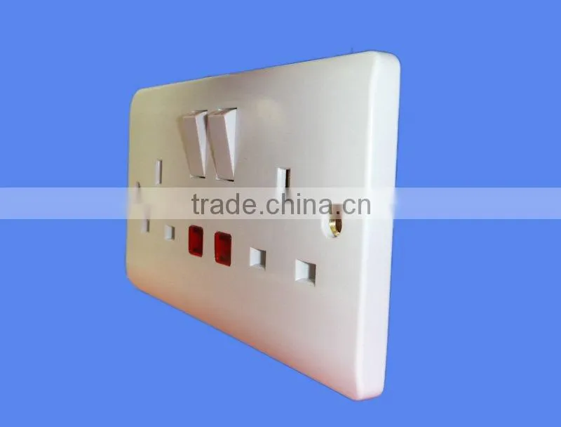 13a switch socket with lamp