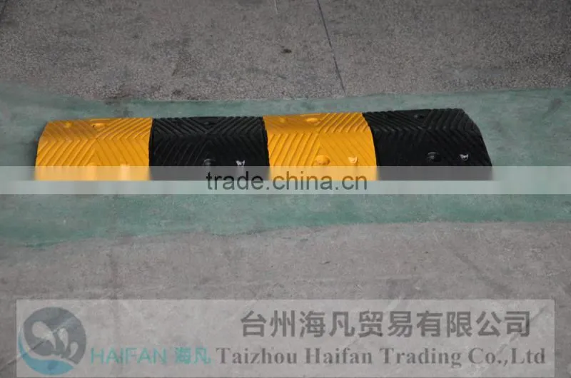 High quality traffic road speed hump for crossing/heavy strength rubber road speed breaker used on road for garage safety