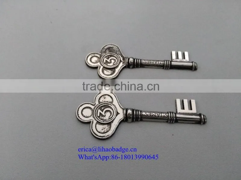 Fashion custom metal decorative keychain/decorative keyring/decorative key holder