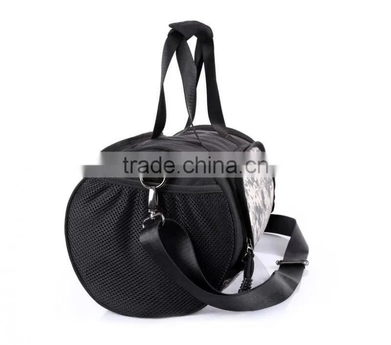 Fashion camo fabric sport gym bag with compartment