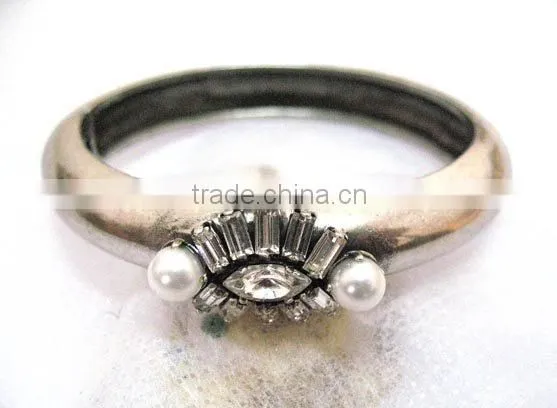 Fashion crystal bangle