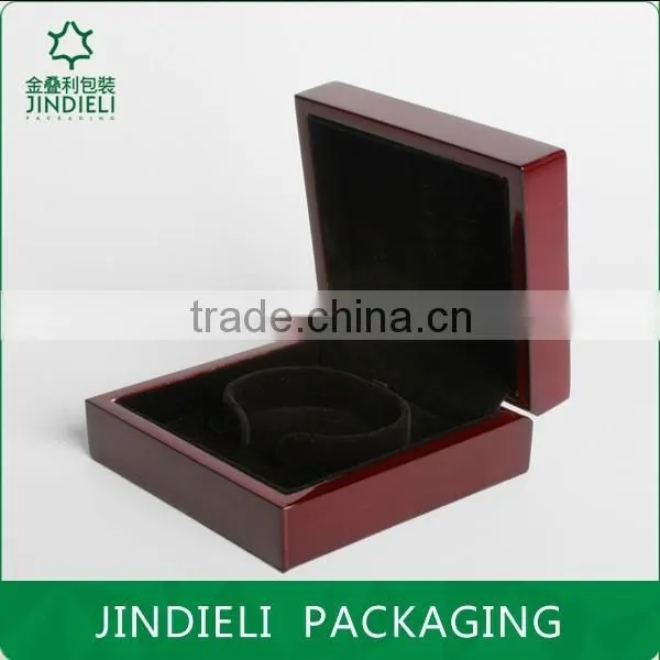 The bright paint bracelet jewellery box packaging