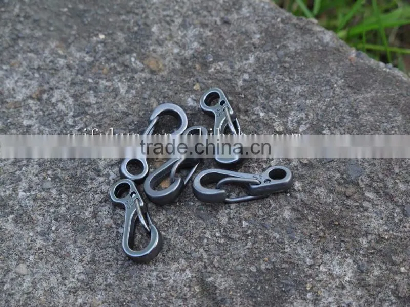paracord SF clasp hook backpack survive hiking and camping clasp