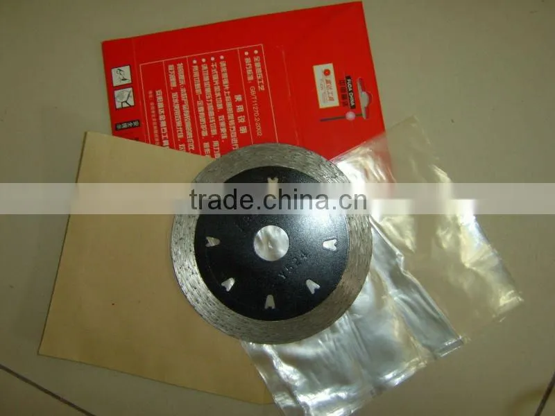 Continuous rim diamond saw blade for stone cutting