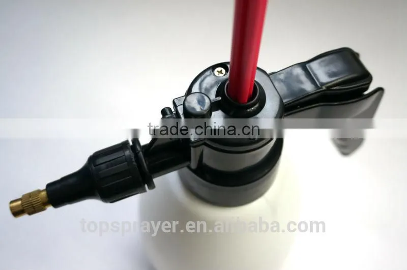1Lhandheld pressure hand water pump sprayer used in garden and farm