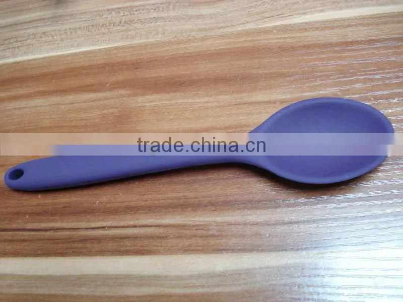 2014 wholesale soft and colored silicone spoon for babies