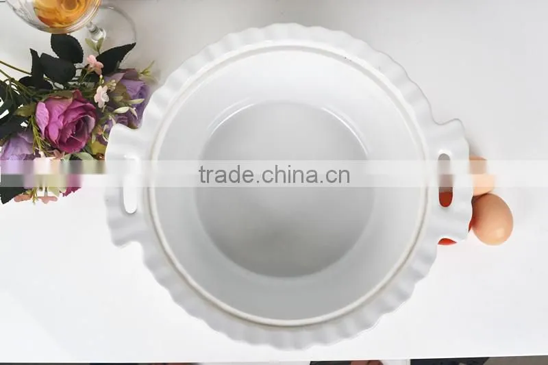 13" Round ceramic bakeware with lid