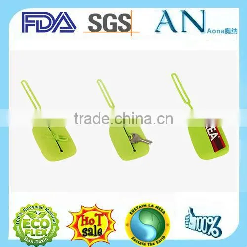 custom silicone keychain with different style logo in cheap price and fast delivery