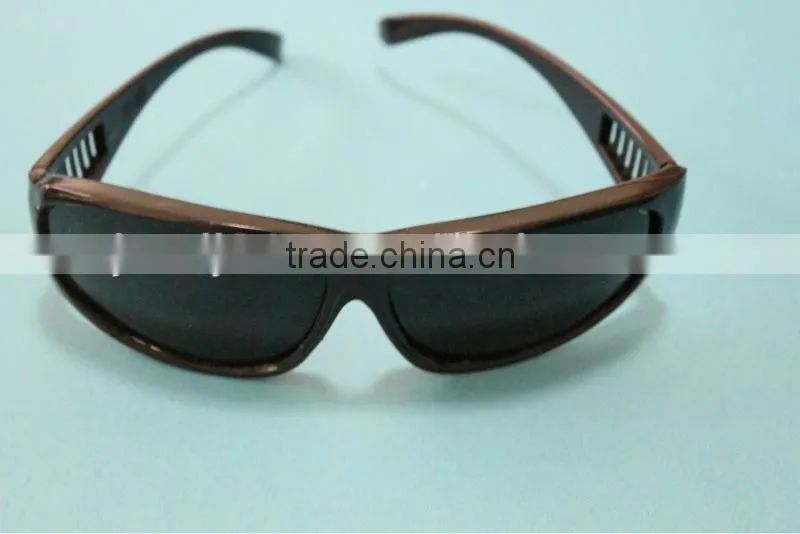 Safety goggles for protecting eyes/ Protective glasses