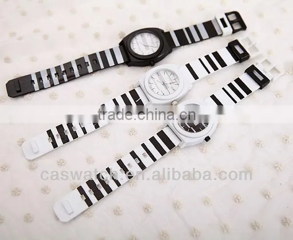 Fashion Black and White Stripes Sport Watch