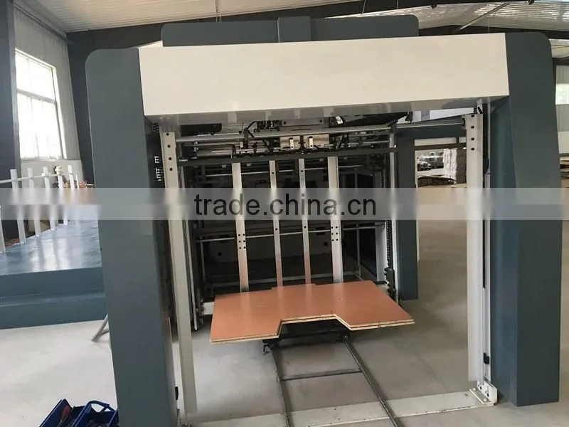 Automatic die cutting and creasing machine