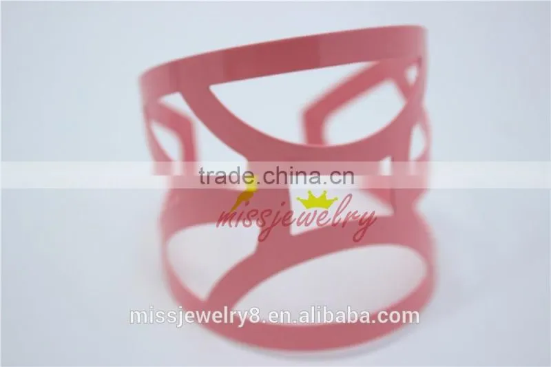 Fashion Cuff Bracelets for Women with Hollow out Blue&Pink Color Irregular Pattern Bangles Bracelet for 2016 New Intrend style